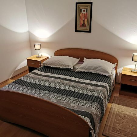 Apartmani Prova Tisno Exterior photo