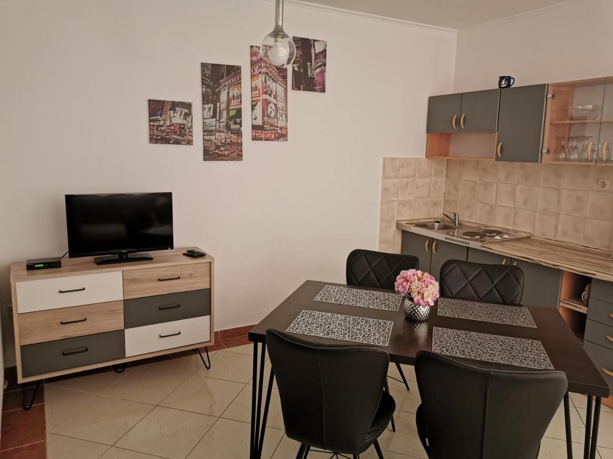 Apartmani Prova Tisno Exterior photo
