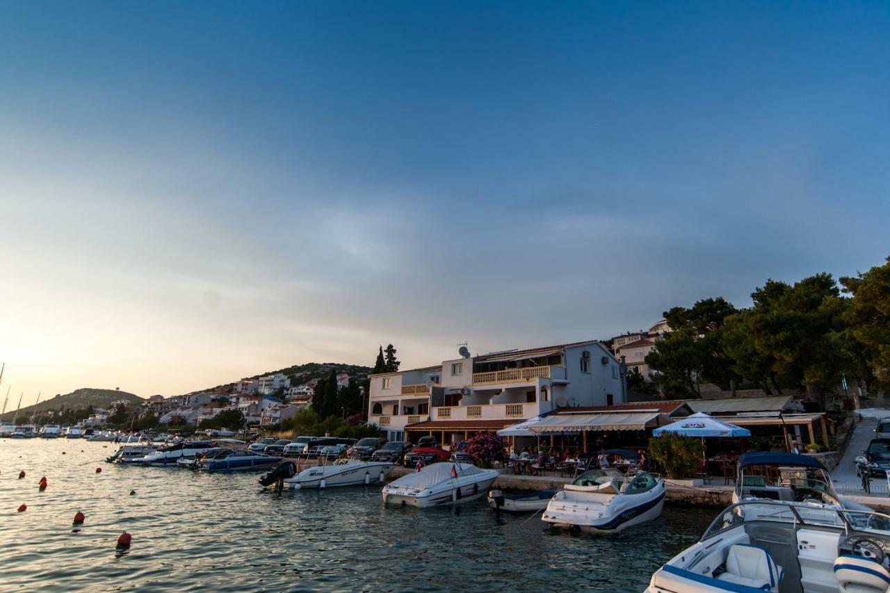 Apartmani Prova Tisno Exterior photo