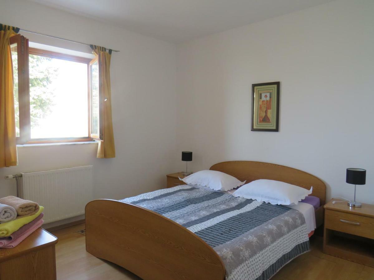 Apartmani Prova Tisno Exterior photo