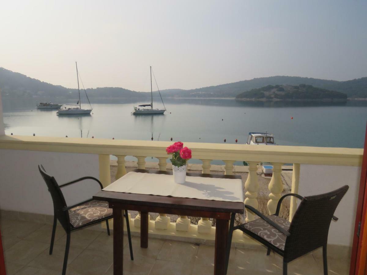 Apartmani Prova Tisno Exterior photo