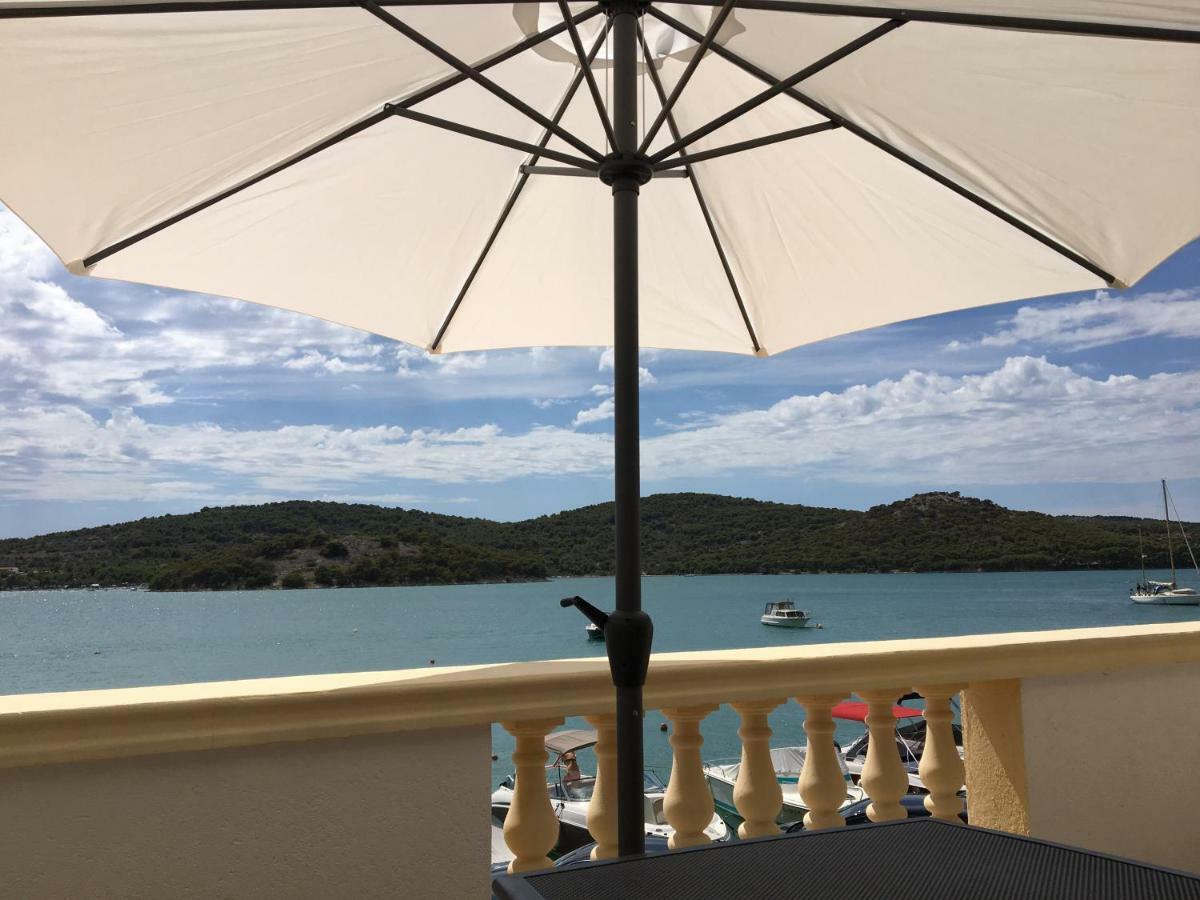 Apartmani Prova Tisno Exterior photo
